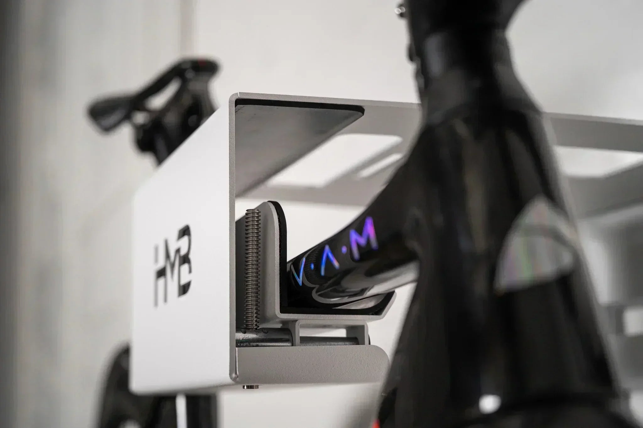 How to store a carbon bike on the wall without damaging the frame